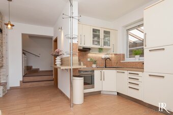 PRÍJEMNÝ 3 IZBOVÝ RD S BAZÉNOM NA BREHU VAJNORSKÝCH JAZIER - 6