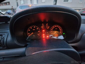 Renault Clio Thalia - SC814DU (Červená, 218 000 km)
- 6