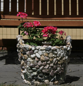 Ručne vyrobený kamenný kvetináč vhodný do exteriéru - 6