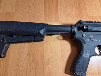 Predám airsoft zbraň M4 AR15 - 6