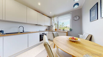 NA PREDAJ VEĽKÝ 4 IZBOVÝ BYT - 96 M2 - DVE LODŽIE, VIEDENSKÁ - 6