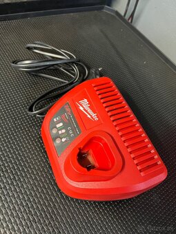 Nabíjačka Milwaukee original c12c - 6