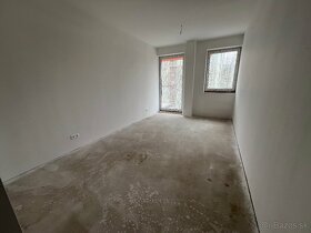 Ponúkame na predaj priestranný trojizbový byt v centre Popra - 6