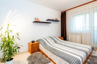 Vkusne zrekonštruovaný 3-izbový byt s loggiou na sídl. Juh - 6