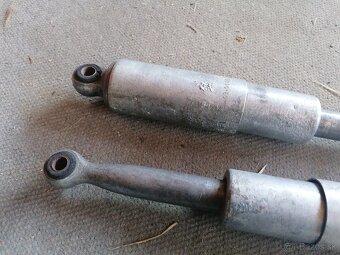 Zadné tlmiče na Stadion S22 - 6