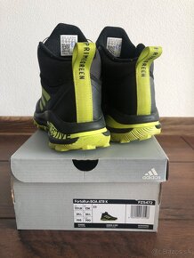 Botasky Adidas č.29, 30,5 a 31,5 - 6