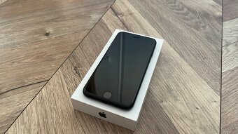 iPhone SE 2020 | 100% batéria - 6