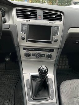 Volkswagen Golf - 6