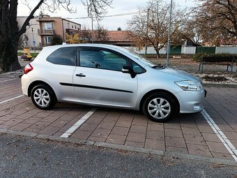 Toyota Auris 1,33 Benzín- 67490 km. - 6