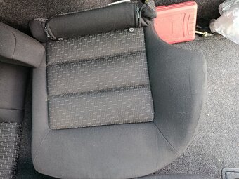 Predám sedačky škoda Octavia 2 combi - 6