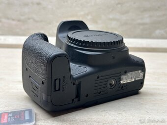 Canon EOS 77D - 6