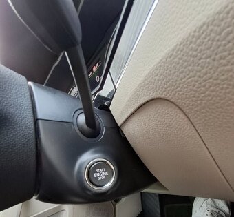 Škoda Superb Combi Premium EDICIA 2.0TDI DSG 140kW ŤAŽNÉ - 6