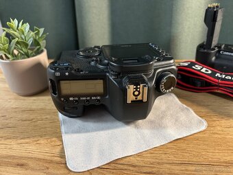 Canon 5D Mark II + grip + 2x batéria (super stav) - 6