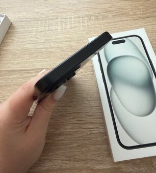 iPhone 15 256 GB čierny - 6