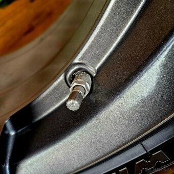 R19 5x108 Jaguar F-Pace + 255/55R19 - 6