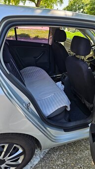 VW Golf 1.4 benzín, 55 kW – r. 2004 – - 6