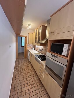 Na prenájom 3-izbový byt s balkónom v Bojniciach, sídlisko L - 6