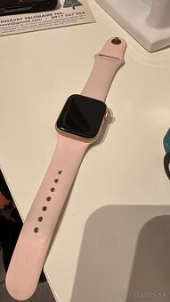 Apple Watch 4, 40mm - 6