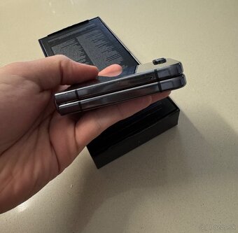 Samsung Galaxy Z Flip 5 - 6