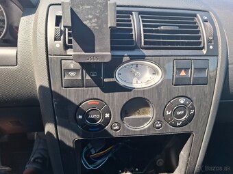 Ford Mondeo Ghia - 6