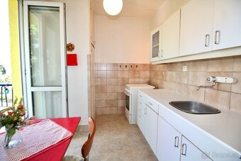 Na predaj 3 izbový byt s loggiou a balkónom v tehlovom bytov - 6