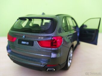 Predám tento Kovový model. BMW X5 strieborná farba v mierke - 6