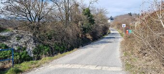 PEKNÝ STAVEBNÝ POZEMOK 584m2 V RAČI S KRÁSNYM VÝHĽADOM. - 6