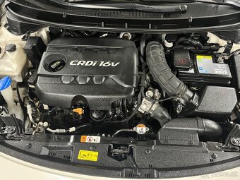 Hyundai i30 CW 1.6i Style - plná výbava - 6