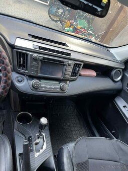 Toyota RAV4 - 6
