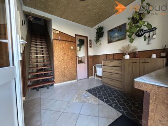 Rodinný dom v Sasinkove, okr. Hlohovec so samostatným vstupo - 6