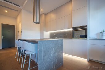 PREDAJ Luxusný 2 izbový byt 74m2 + 41m2 terasa, Staré Mesto - 6