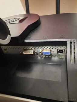 Monitory LCD 22" - 6