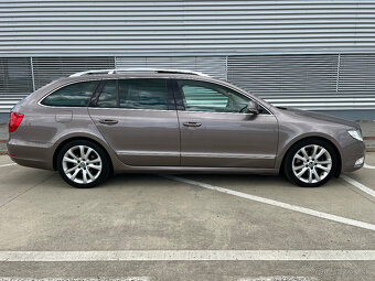 Superb Combi 2.0 TDI CR Elegance 4x4 DSG Panorama Webasto - 6