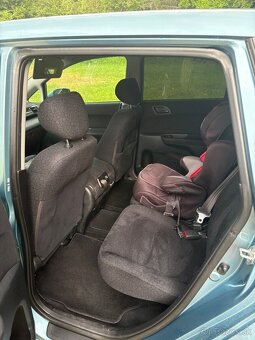 Honda FRV -6 miestna - 6