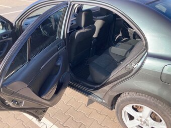 Toyota Avensis T25 2.0 D-4D - 6