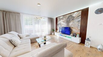 Rodinný dom s bazénom v tichej obci Staré - 6