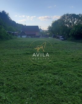 REZERVOVANÉ: romantický pozemok pod lesom 600m2 - Modrová - 6