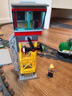 Nákladný vlak Lego 60198 + Koľaje 60205 + 60238 - 6