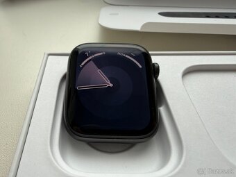 Apple Watch SE 2020 44mm Space Grey Aluminum Case - 6