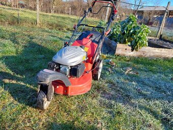Benzínová Kosačka s pohonom zn. HECHT - 6