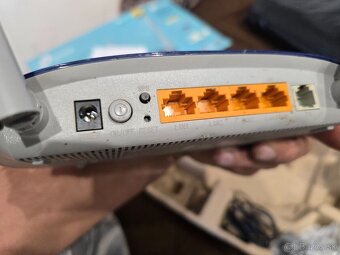 TP Link wifi router 25e - 6