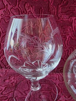 Karafa a poháre. - 6