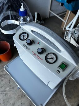 Predám operačný stôl a odsávačky 2ks - 6