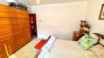 Rodinný dom s 2 bytovými jednotkami so slnečným pozemkom na - 6