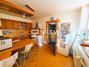 Dvojpodlažný rodinný dom s garážou a výhľadom na Podlavice - 6