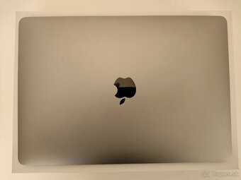 MacBook Air 2020 | i3 • 8GB • 256GB SSD - 6
