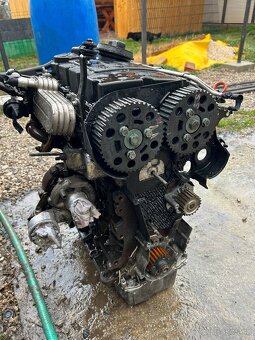 Predám kompletný motor Volkswagen golf 5 2.0 TDI - 6