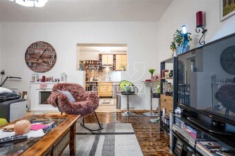 KRÁSNY ZREKONŚTRUOVANÝ, DVOJGENERAĆNÝ RODINNÝ DOM V BELUŚI - 6