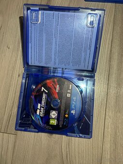 Predám pleistation 4 slim plno funkcni. - 6