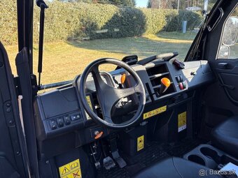 John Deere Gator - 6